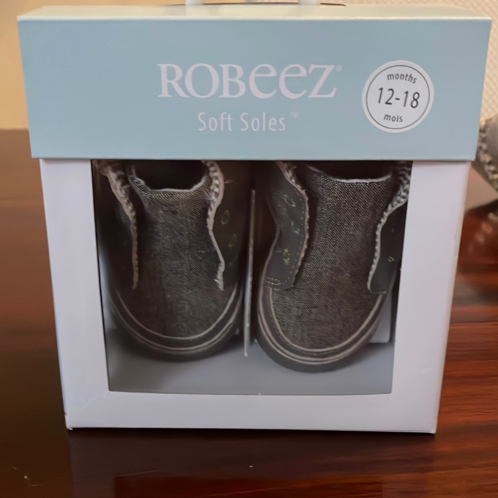 NWT 12-18 month Robeez soft sole baby shoes